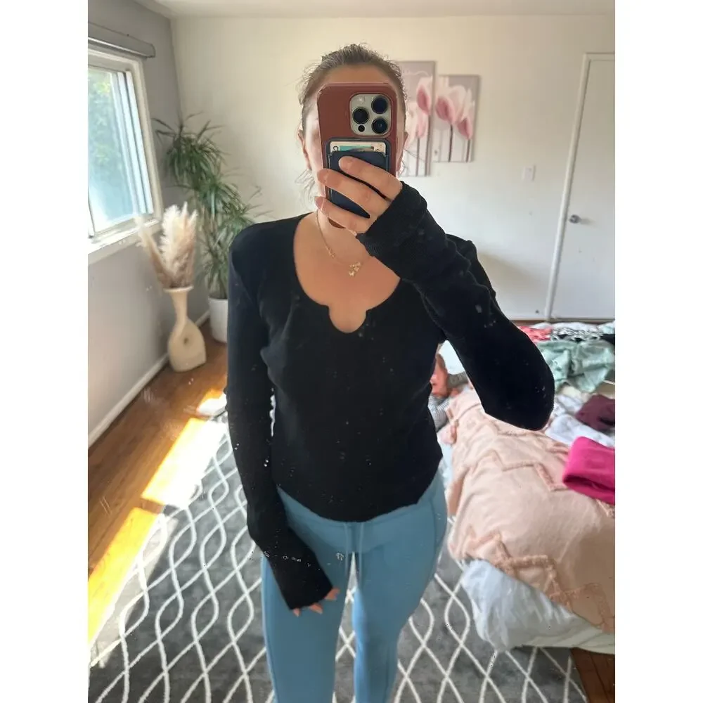 Perfectwhitetee Nina Notch Top Medium NWT - Picture 2 of 5